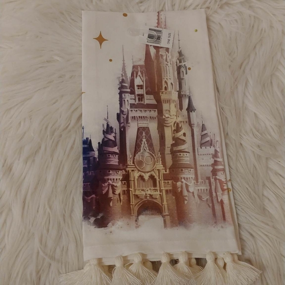 💝FIRM! NWT DISNEY PARKS WALT DISNEY WORLD 50TH ANNIVERSARY KITCHEN TOWEL - Picture 2 of 7